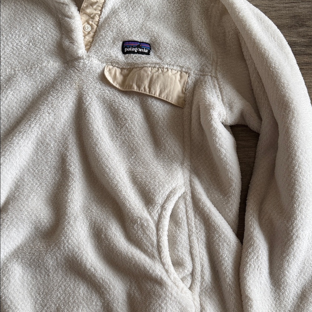 Patagonia Cream Fleece Pullover - Picture 6 of 6
